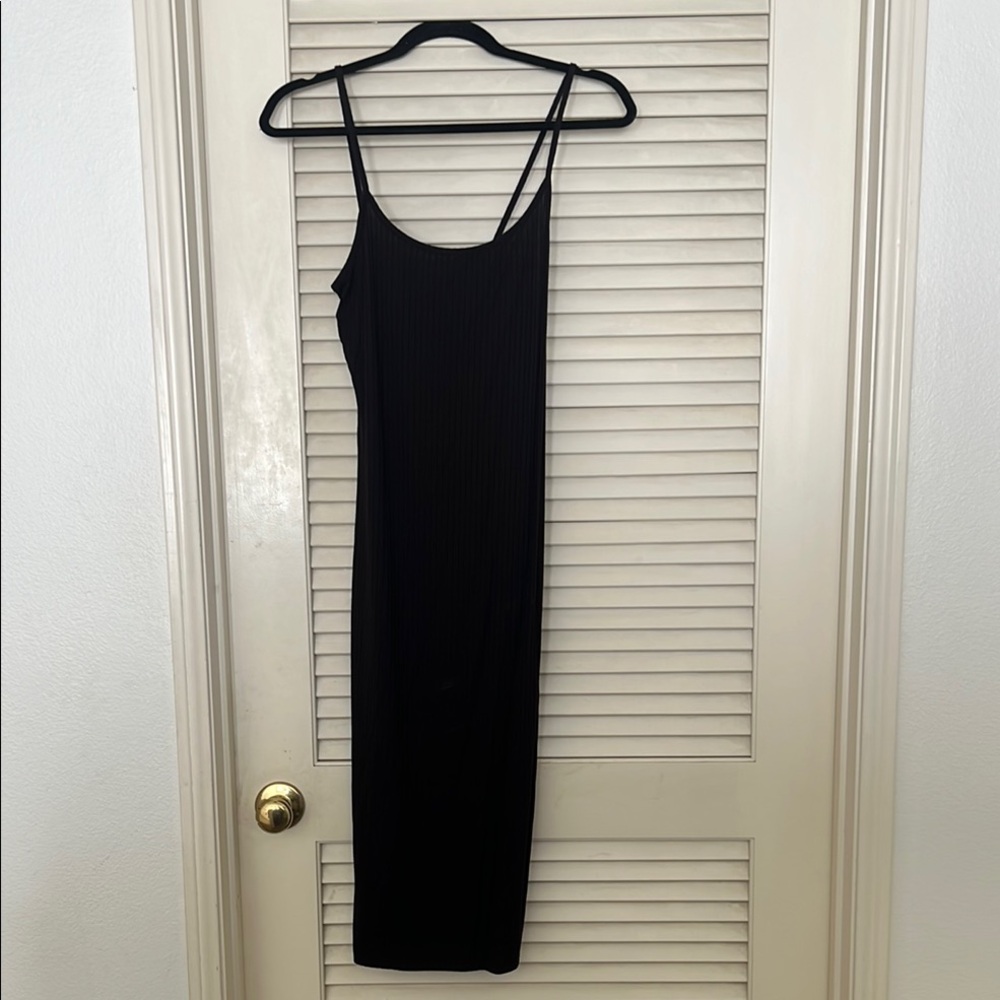 Black Sleeveless Dress
